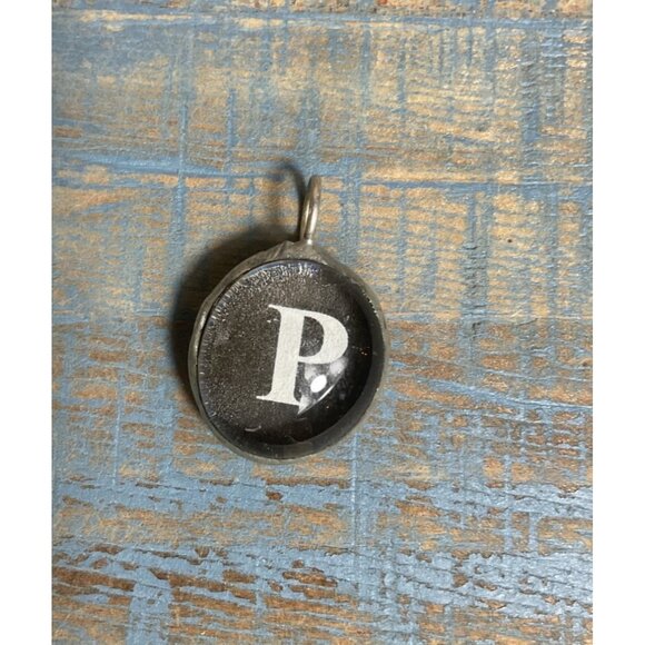 Round Silver Tone Pendant Charm With Letter P Design - Picture 1 of 4